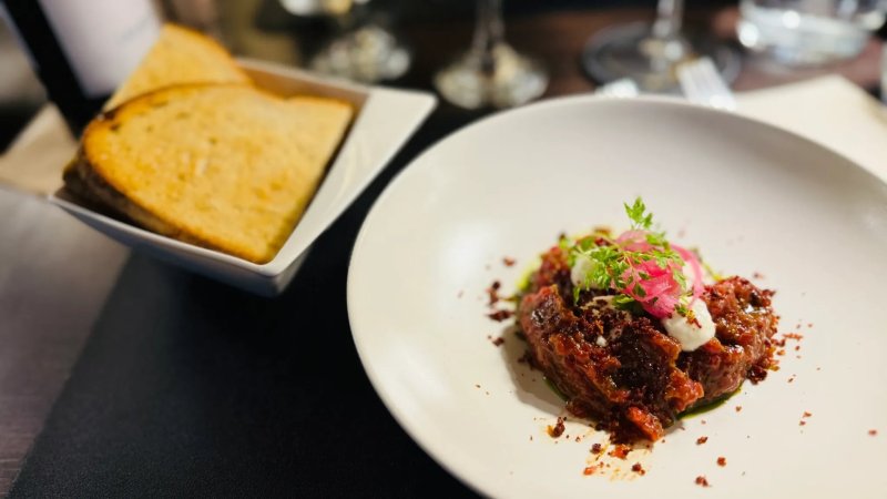 Marha tatár, tormás majonéz, pirítós