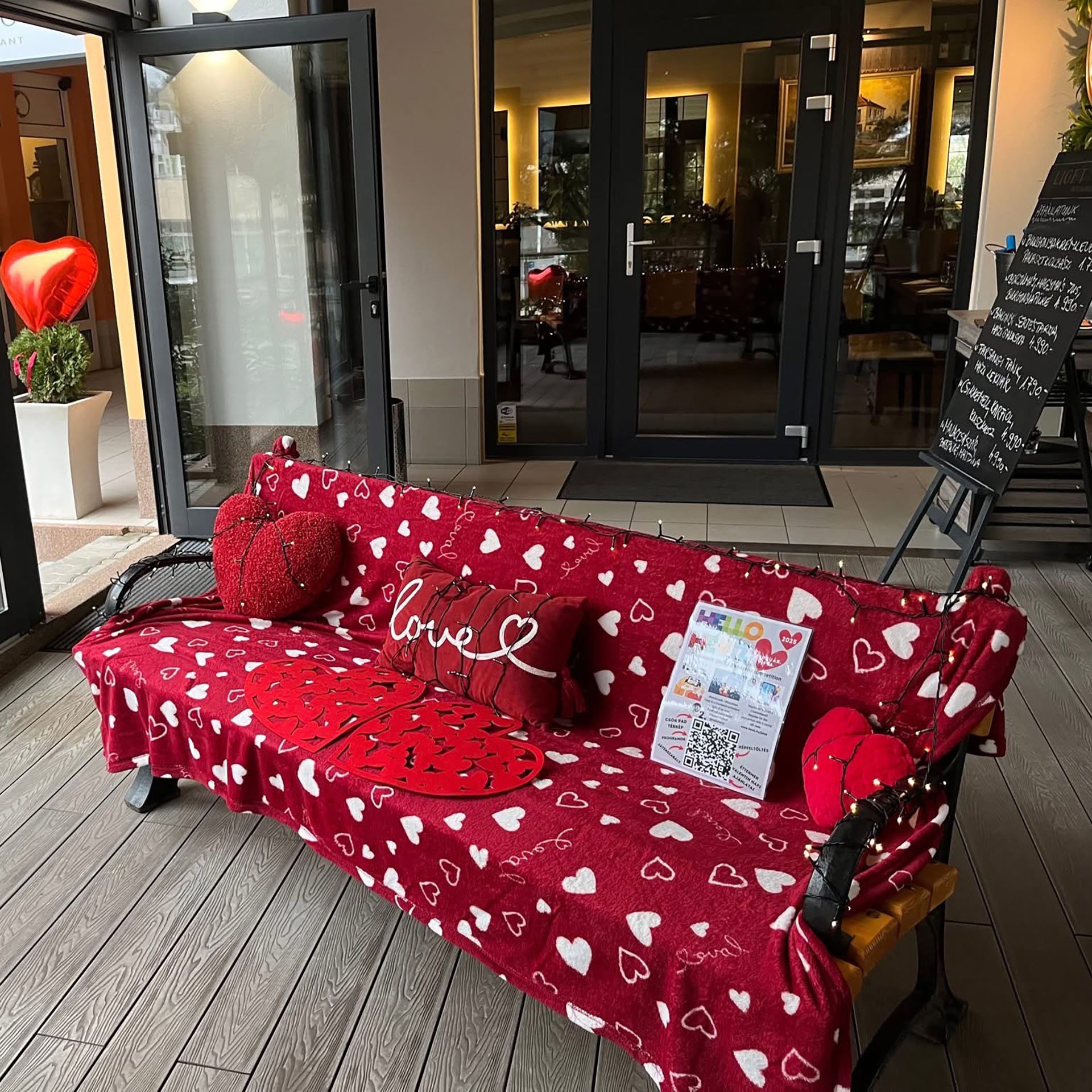 Kissing battles are going on again this year at the Liget Royal Restaurant in Hévíz!